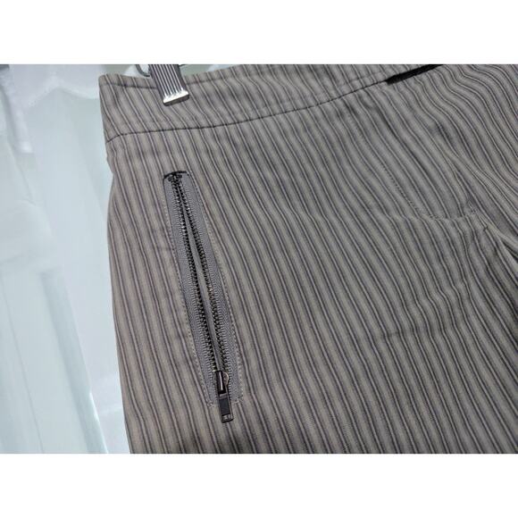 The *cutest* low-rise Gianni Bini shorts - Size 4 - Picture 2 of 4